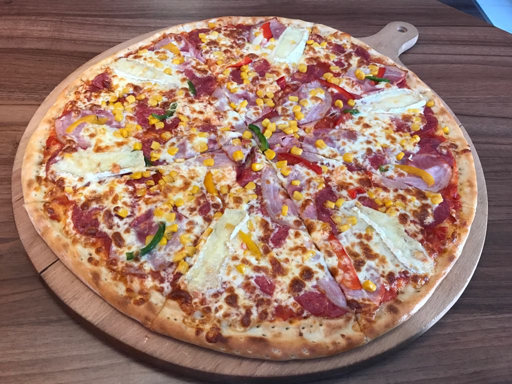 18. Pizza Camembert 50cm
