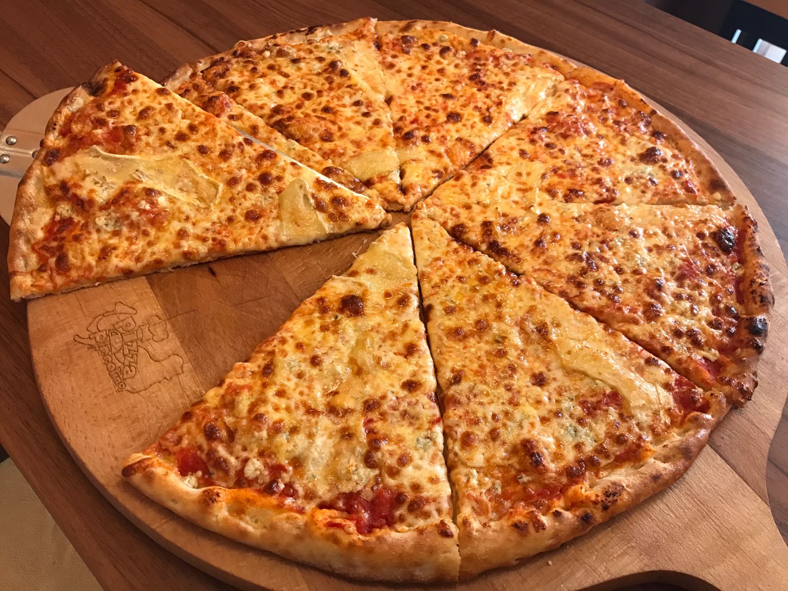 9. Pizza Quatro Formagi 33cm